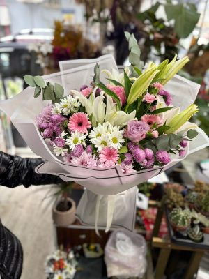 Beyaz Lilyum ve Pembe Bahar Buketi
