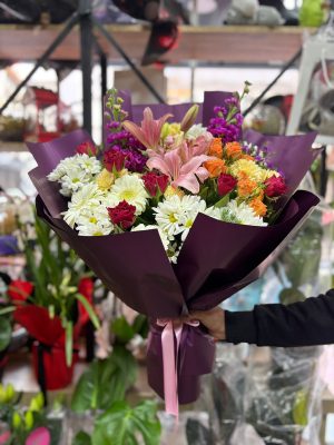 Lilyum ve Renkli Gül Buketi – Premium Karışık Çiçek