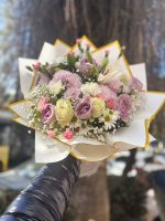 Pastel Gül ve Papatya Buketi – Zarif Karışık Çiçek