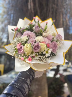 Pastel Gül ve Papatya Buketi – Zarif Karışık Çiçek