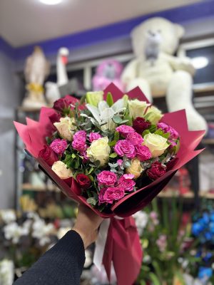 Premium Gül ve Lilyum Buketi – Romantik Çiçek Aranjmanı