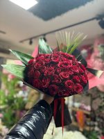 Premium Kırmızı Gül Buketi – Büyük Romantik Gül Aranjmanı