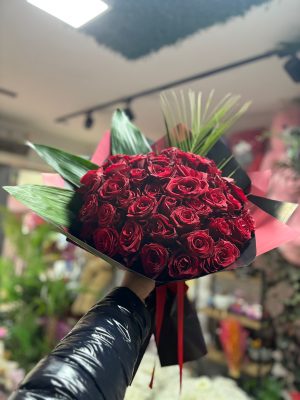 Premium Kırmızı Gül Buketi – Büyük Romantik Gül Aranjmanı