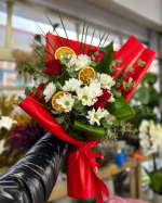 Premium Kırmızı Ambalajlı Beyaz Papatya & Doğal Kurutulmuş Çiçek Buketi